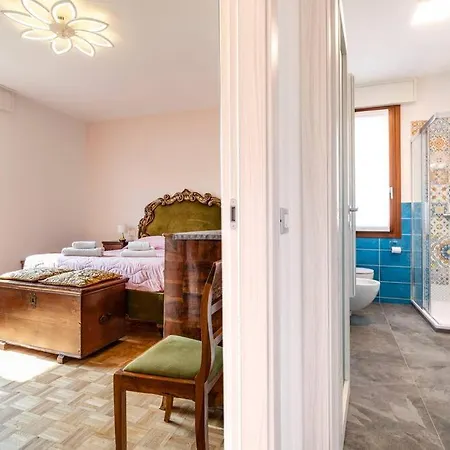 Venice Lido - House For 5 아파트 베니스-리도