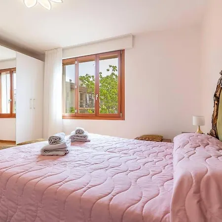 Venice Lido - House For 5 아파트 베니스-리도